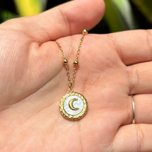 18K Gold Plated Pearl sea shell moon Necklace - Picture 5 of 6